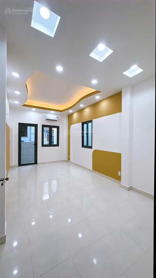 Quận 4, cách mt phố ẩm thực vĩnh khánh 20m. 5 tầng, 21m2. 5 tỷ 500tr tl
