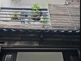 Quận 4, cách mt phố ẩm thực vĩnh khánh 20m. 5 tầng, 21m2. 5 tỷ 500tr tl