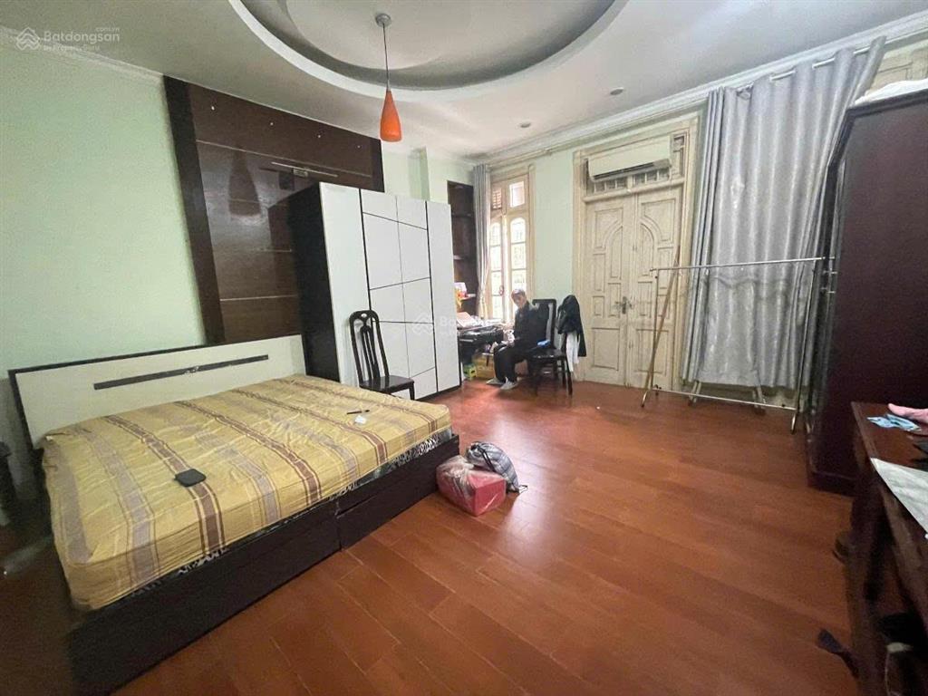 Lô góc mp ô tô tránh thoải mái, quá đẹp phố cự lộc 50m 25 tỷ.