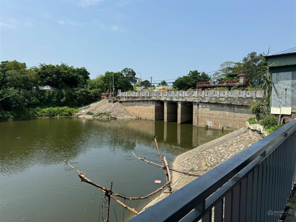 Chính chủ bán gấp 98m đất thổ cư đủ tiện ích tại trung tâm chợ sa đông anh ô tô tránh 8,99 tỷ.
