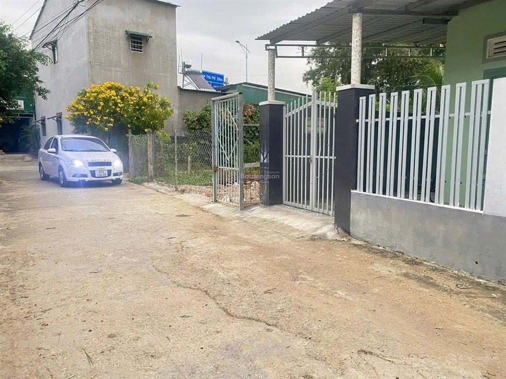Bán lô đất tặng nhà cấp 4 đường ô tô