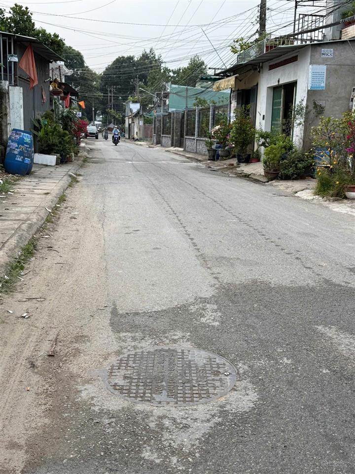 Bán nhà có thể kinh doanh tại nguyễn công trứ, đông hòa, dĩ an.  0966 569 *** trường