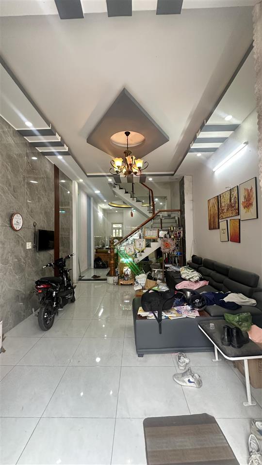 Bán nhà 2 lầu 1 trệt hoàn công gần chợ dĩ an