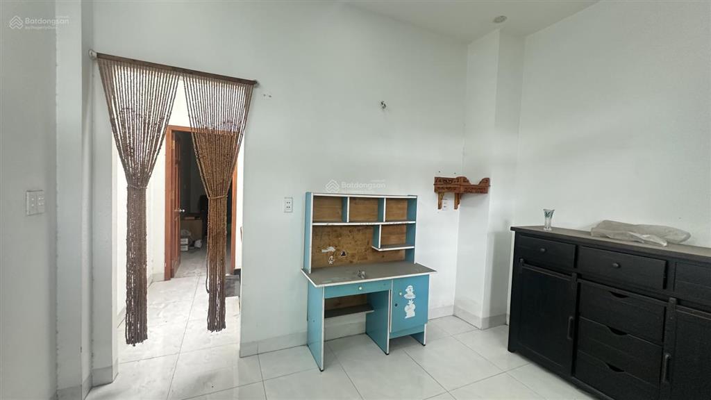 Bán nhà 2 lầu 1 trệt hoàn công gần chợ dĩ an