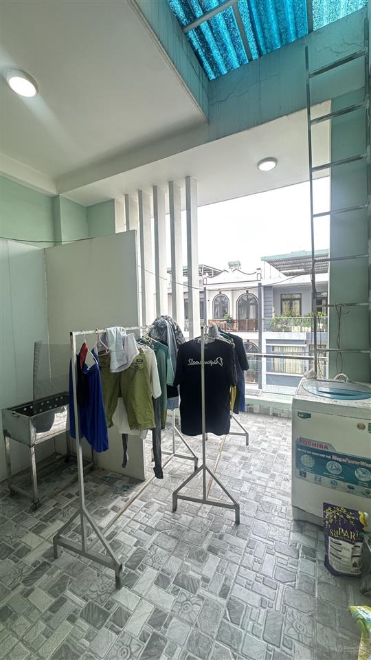 Bán nhà 2 lầu 1 trệt hoàn công gần chợ dĩ an
