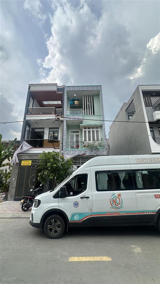 Bán nhà 2 lầu 1 trệt hoàn công gần chợ dĩ an