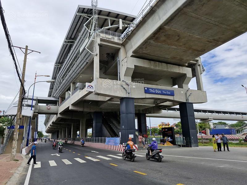Cho thuê shop duplex sân vườn mô hình ở kết hợp văn phòng ngay ga metro