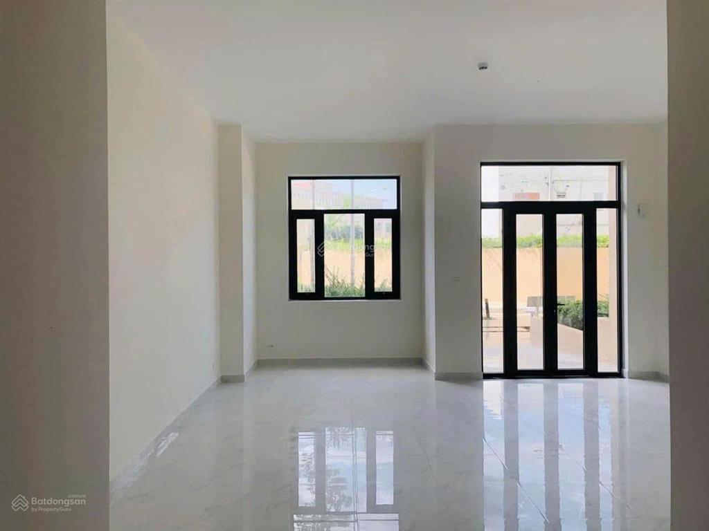 Cho thuê shop duplex sân vườn mô hình ở kết hợp văn phòng ngay ga metro