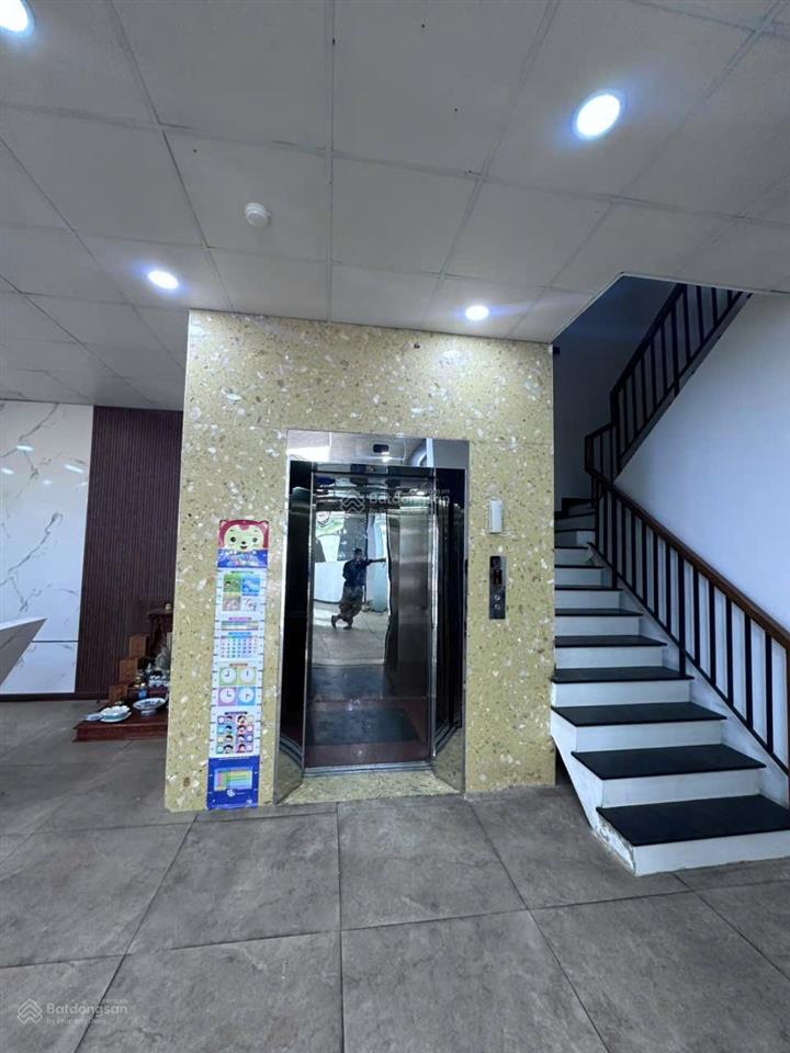 Cho thuê tòa nhà có thang máy lô góc 2 mặt tiền đường thích quảng đức, dt sàn 910m2 tại nha trang