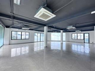 Cho thuê tòa nhà có thang máy lô góc 2 mặt tiền đường thích quảng đức, dt sàn 910m2 tại nha trang