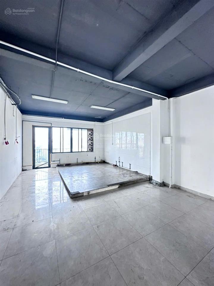 Cho thuê tòa nhà có thang máy lô góc 2 mặt tiền đường thích quảng đức, dt sàn 910m2 tại nha trang