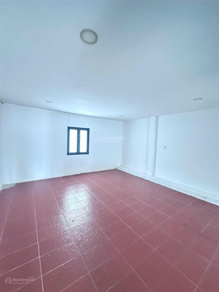Cho thuê tòa nhà có thang máy lô góc 2 mặt tiền đường thích quảng đức, dt sàn 910m2 tại nha trang