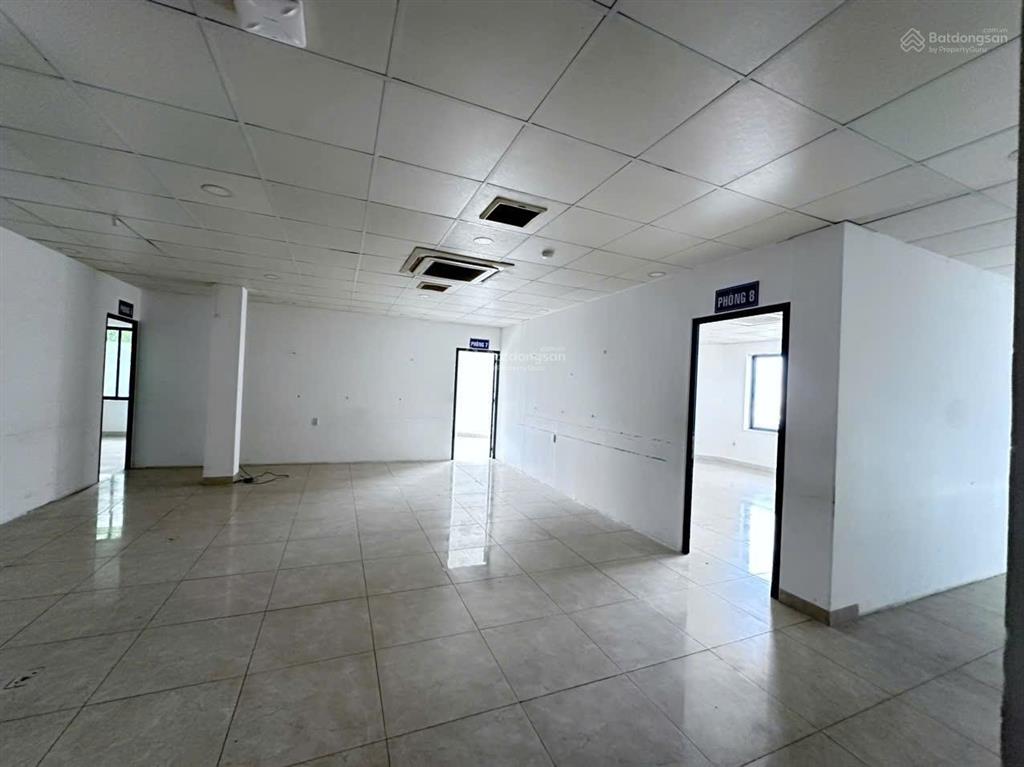 Cho thuê tòa nhà có thang máy lô góc 2 mặt tiền đường thích quảng đức, dt sàn 910m2 tại nha trang