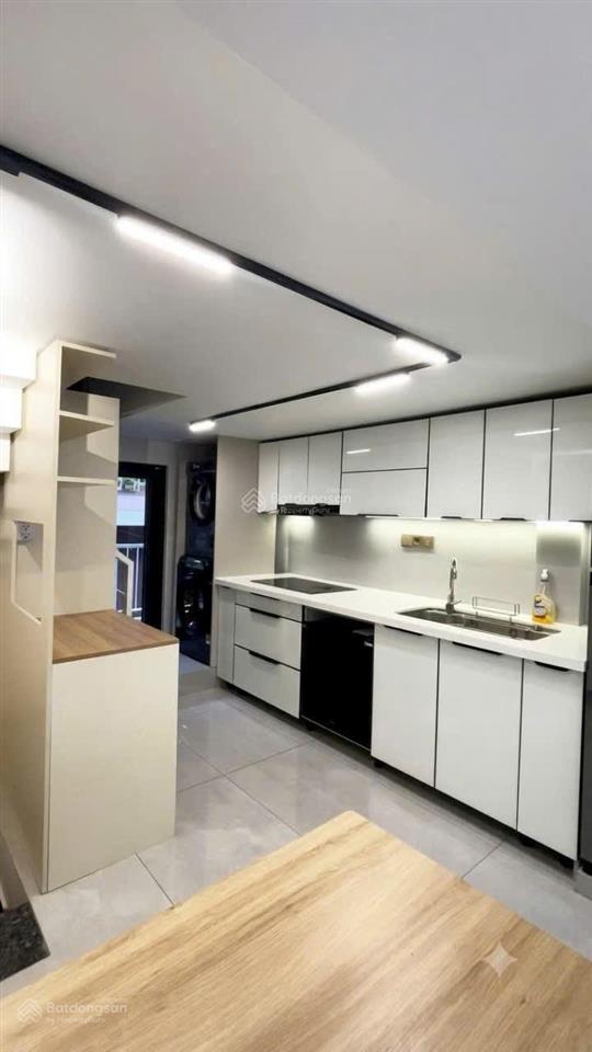 Cho thuê nhà đẹp 3 tầng hẻm lý thánh tôn  trung tâm nha trang