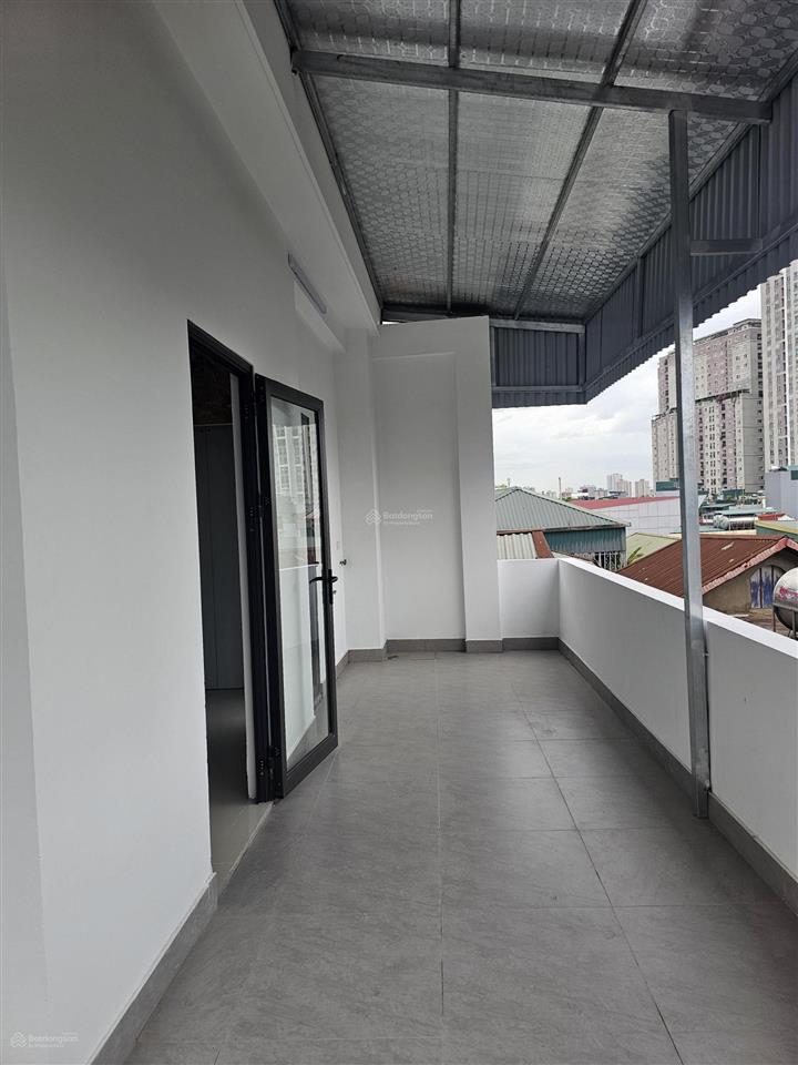 Bán nhà mới koog phố vũ tông phan  lô góc  thang máy cách 1 nhà ra phố dt 58m xây 6 tầng mt 5.2m.