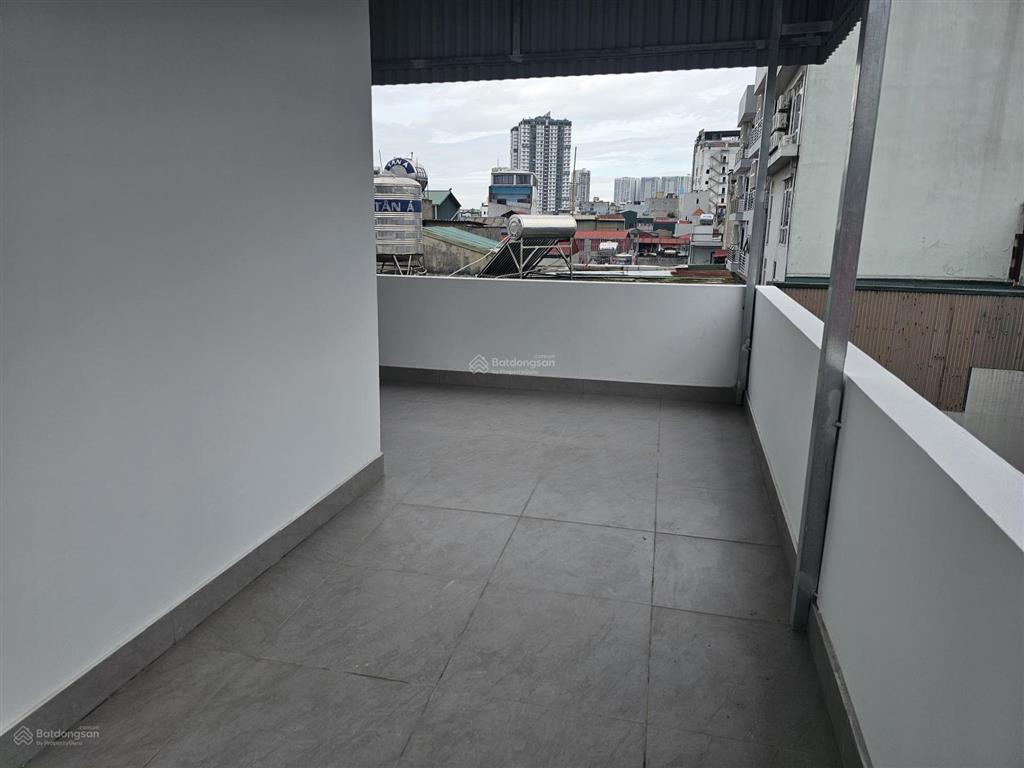 Bán nhà mới koog phố vũ tông phan  lô góc  thang máy cách 1 nhà ra phố dt 58m xây 6 tầng mt 5.2m.