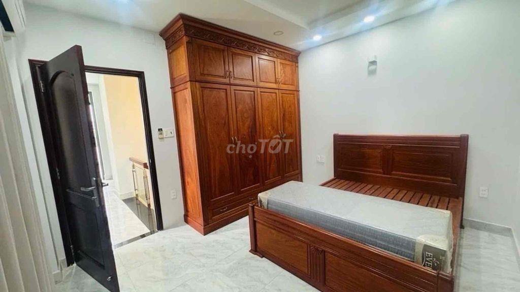 Nhà 4 Tầng Quận 7 – Xe Hơi Đậu Trước Nhà – Chỉ 20m Ra Hoàng Trọng Mâu