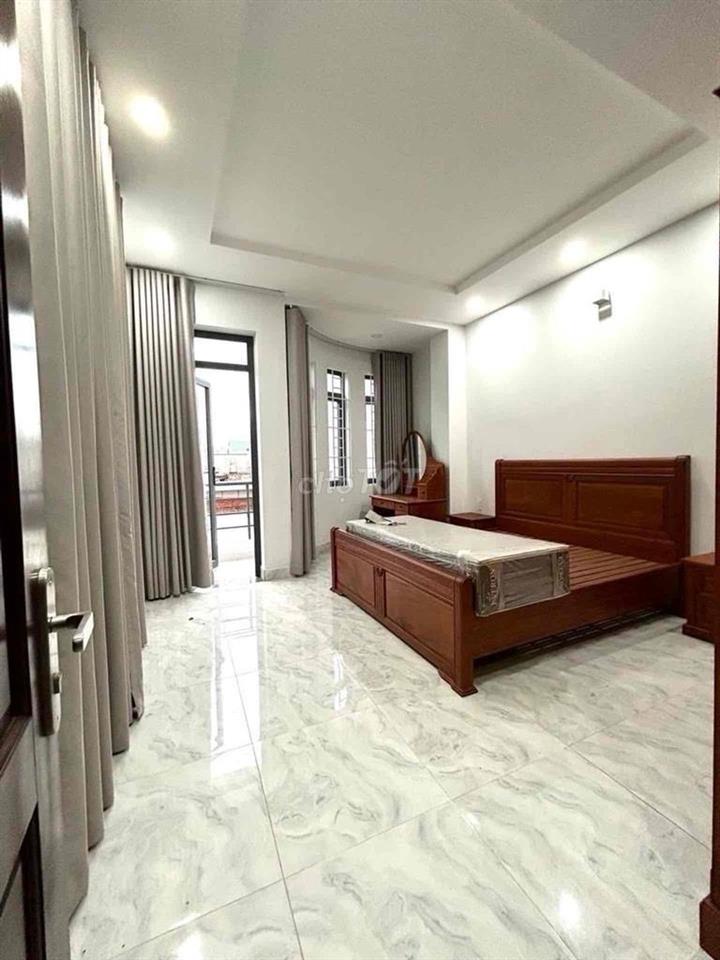 Nhà 4 Tầng Quận 7 – Xe Hơi Đậu Trước Nhà – Chỉ 20m Ra Hoàng Trọng Mâu