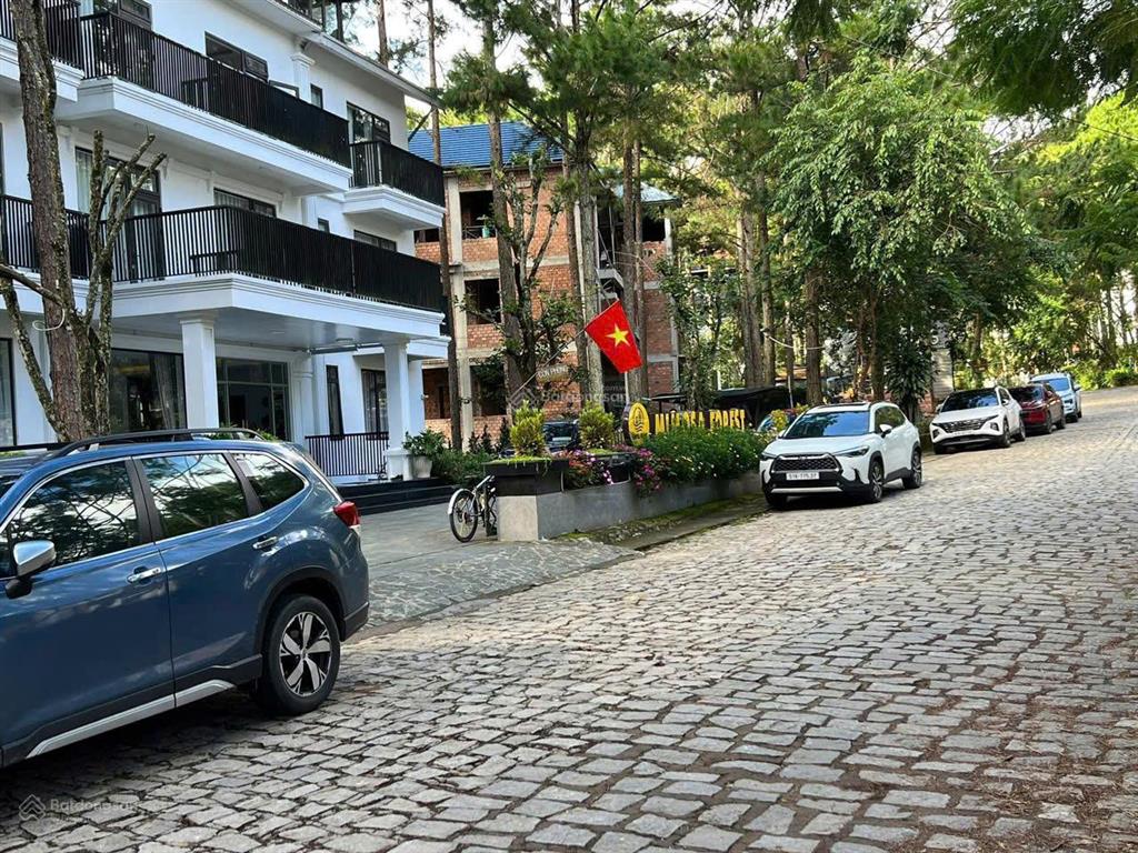 Cho thuê khách sạn 3 sao, 36 phòng, đầy pccc, view rừng thông