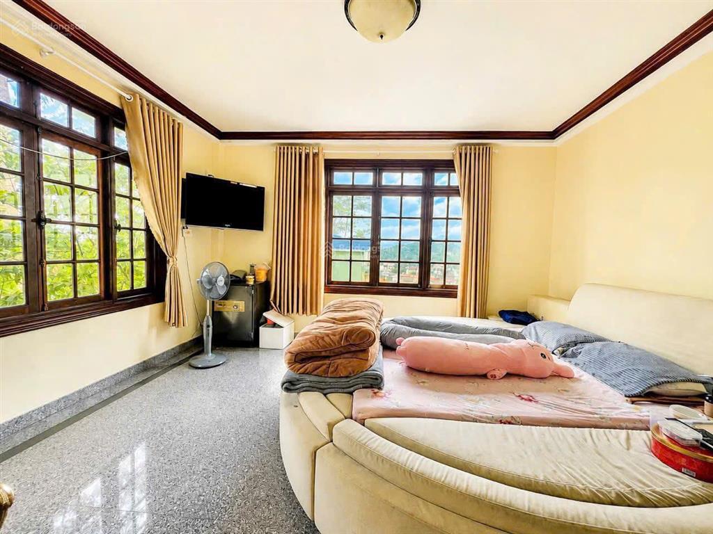 Bán khuôn viên đất và villa 2 mặt tiền đường 3/4 view rừng thông vĩnh viễn