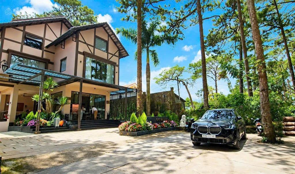Bán khuôn viên đất và villa 2 mặt tiền đường 3/4 view rừng thông vĩnh viễn