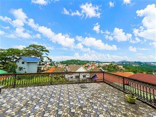 Bán khuôn viên đất và villa 2 mặt tiền đường 3/4 view rừng thông vĩnh viễn