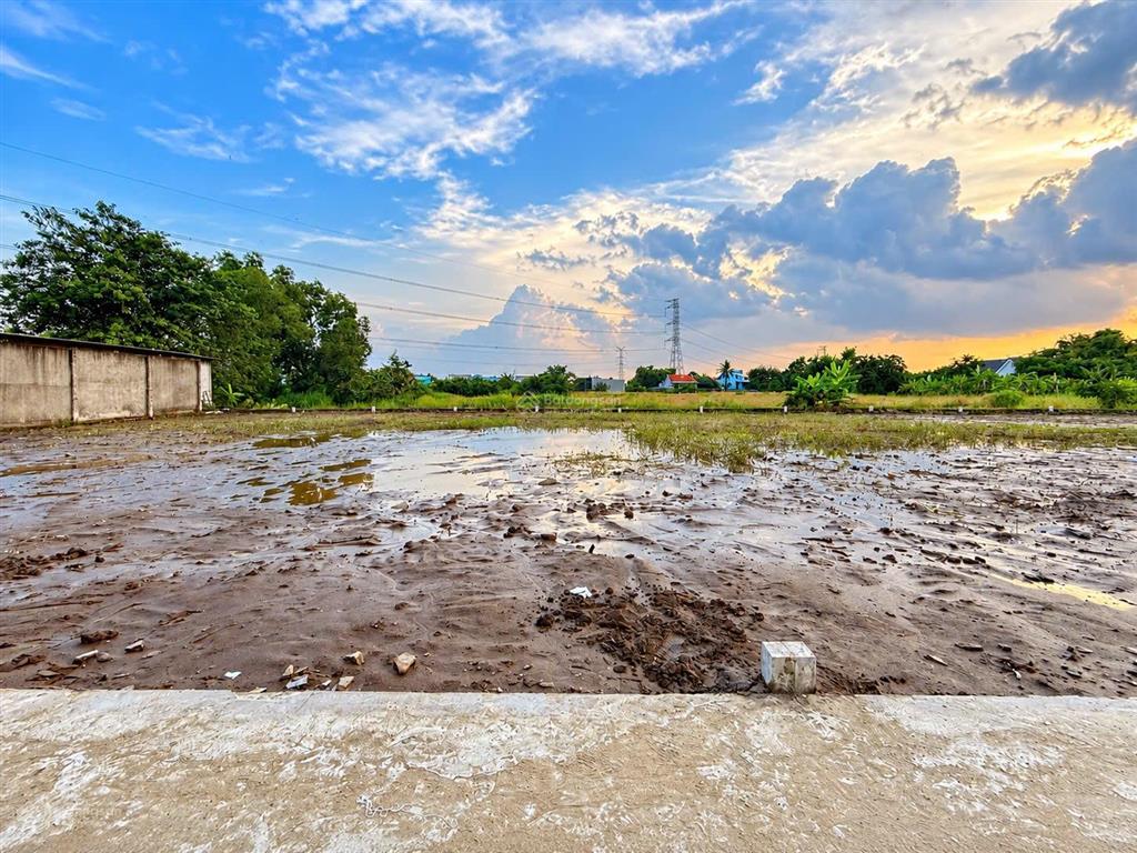 Chính chủ gửi bán đất ngay uỷ ban xã mỹ lộc