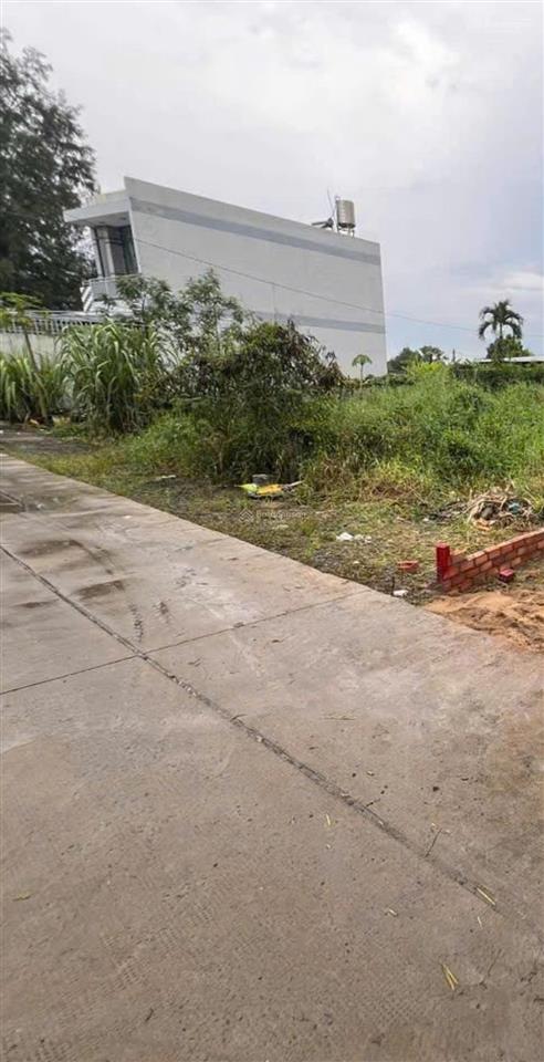 Hẻm 1/ đoàn nguyễn tuấn quẹo vô đường betong 3m, 84m giá 790tr shr còn tl.  0843 378 *** gặp thanh