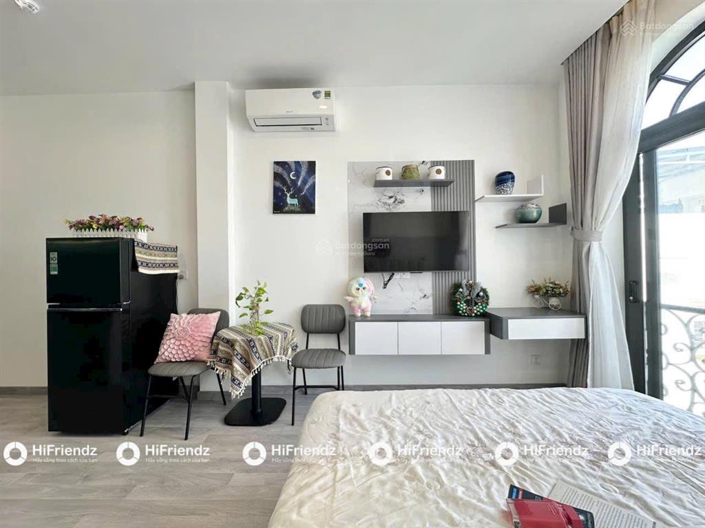 Cho thuê căn hộ ban công mới 100% khu tổ hợp phan xích long, gần bờ kè trường sa quận 1, quận 3