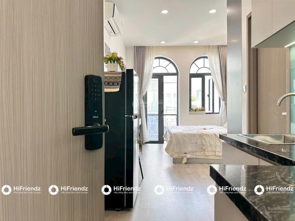 Cho thuê căn hộ ban công mới 100% khu tổ hợp phan xích long, gần bờ kè trường sa quận 1, quận 3