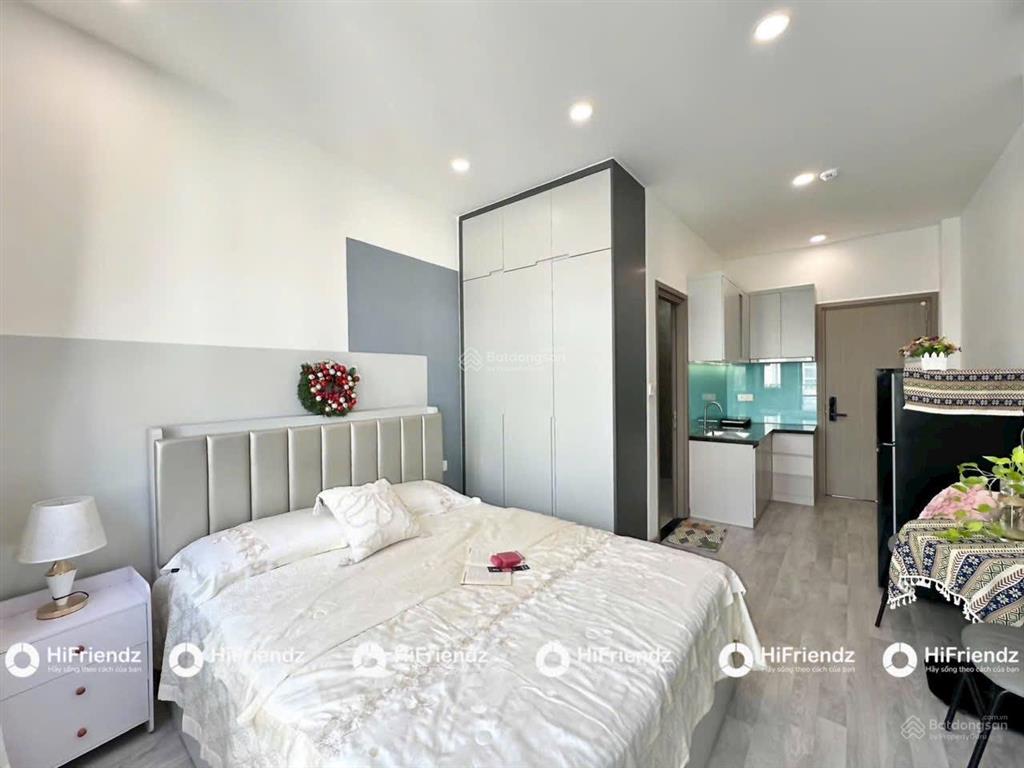 Cho thuê căn hộ ban công mới 100% khu tổ hợp phan xích long, gần bờ kè trường sa quận 1, quận 3