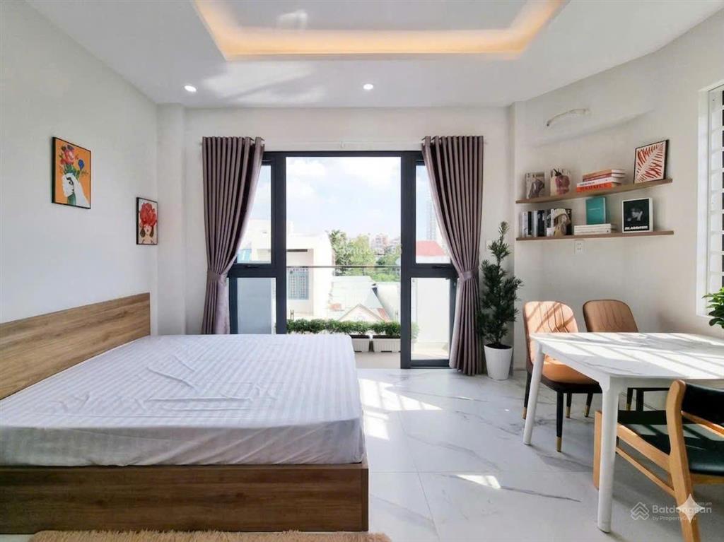 Cho thuê căn hộ 35m2 ban công khu tổ hợp phan xích long, gần bờ kè trường sa quận 1, quận 3 mới