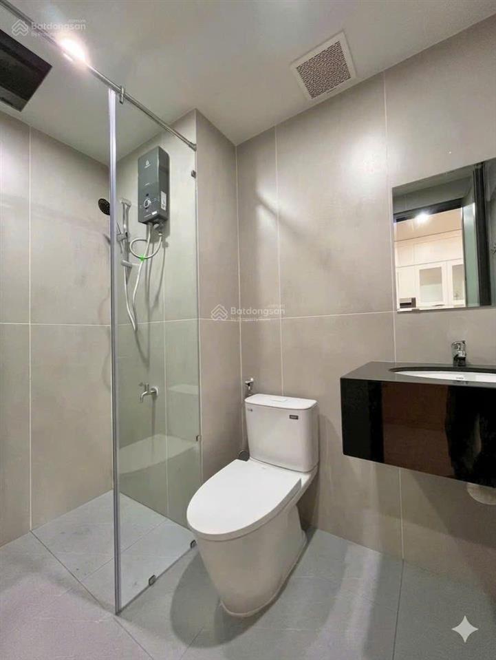Cho thuê căn hộ 35m2 ban công khu tổ hợp phan xích long, gần bờ kè trường sa quận 1, quận 3 mới