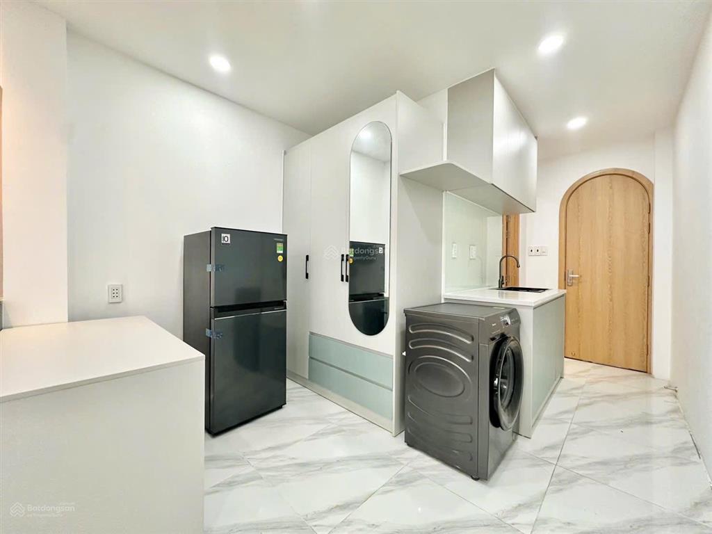 Cho thuê căn hộ ban công gần quận 1,3, quận 10, sân bay, bình thạnh gần nguyễn văn trỗi
