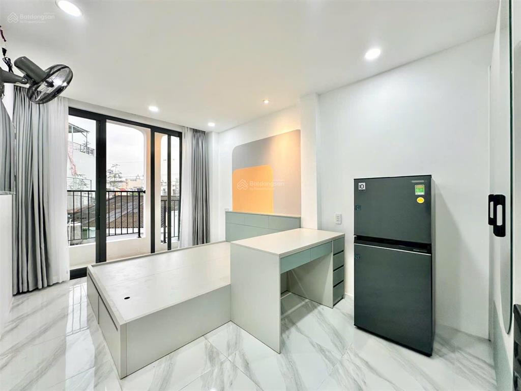 Cho thuê căn hộ ban công gần quận 1,3, quận 10, sân bay, bình thạnh gần nguyễn văn trỗi