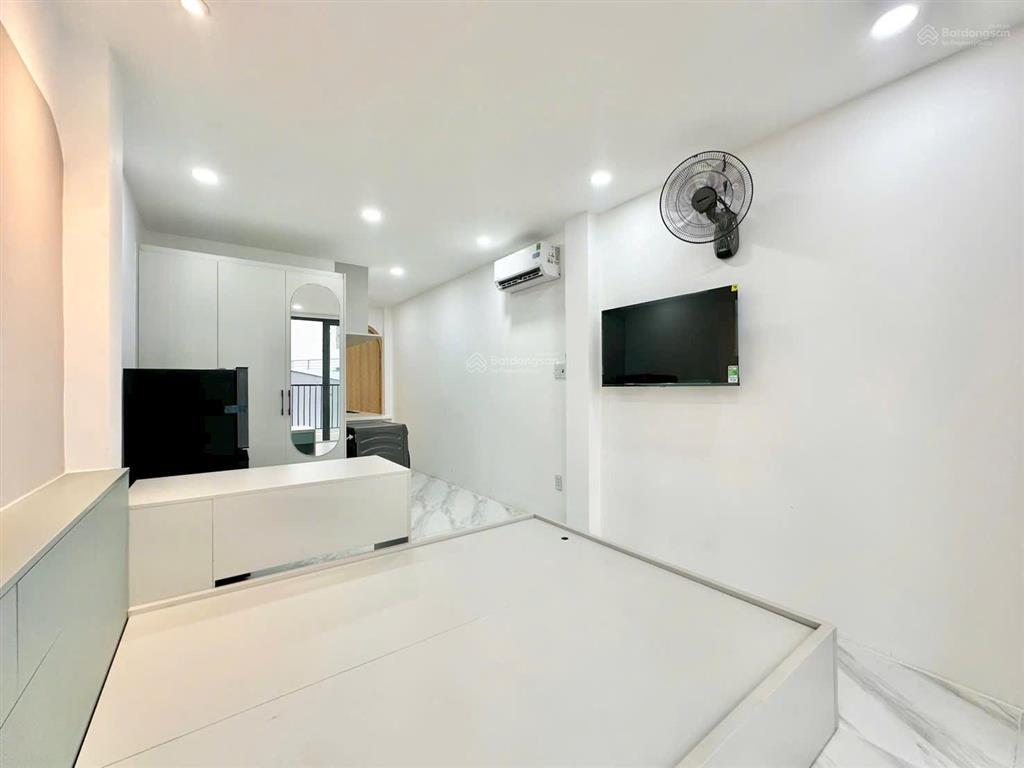 Cho thuê căn hộ ban công gần quận 1,3, quận 10, sân bay, bình thạnh gần nguyễn văn trỗi