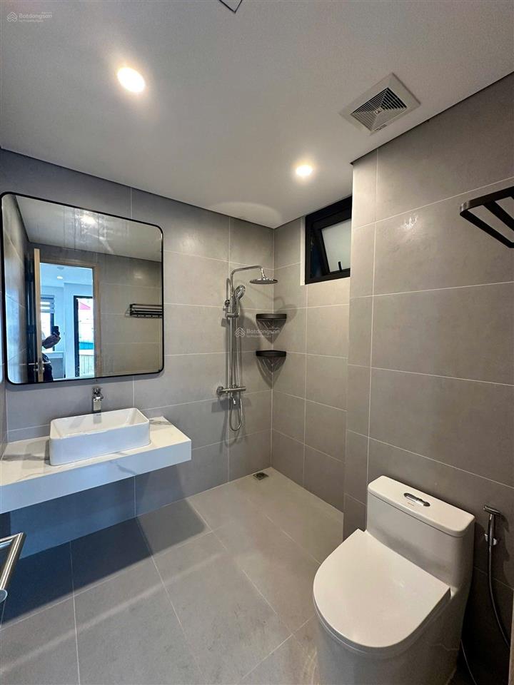 Cho thuê căn hộ 35m2 có ban công giặt riêng gần quận 1, ngã tư hàng xanh, nguyễn gia trí