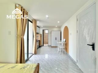 Cho thuê căn hộ ban công 37m2 gần quận 1, ngã tư hàng xanh, điện biên phủ, mới cứng 100%