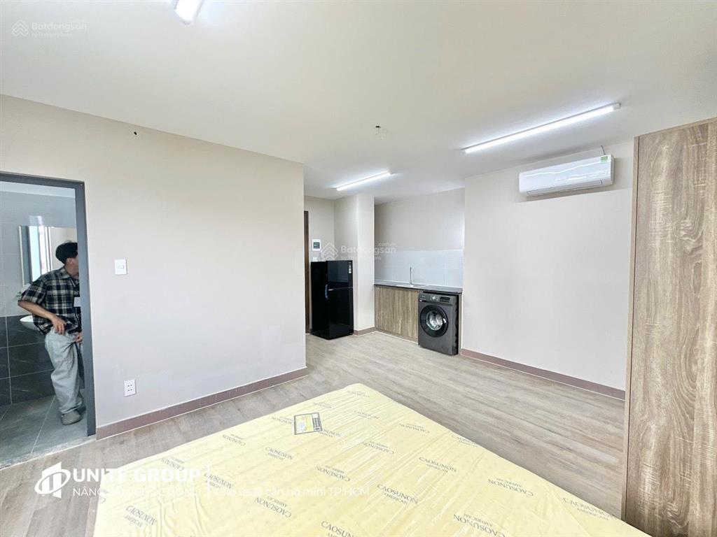 Cho thuê căn hộ mới 100% tới 40m2 gần quận 1, ngã tư hàng xanh, view landmark 81, nhà thang máy