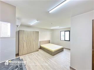 Cho thuê căn hộ mới 100% tới 40m2 gần quận 1, ngã tư hàng xanh, view landmark 81, nhà thang máy
