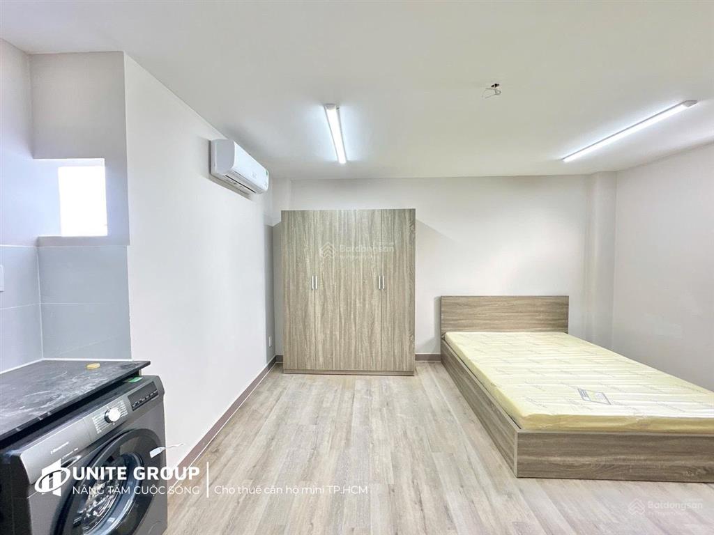 Cho thuê căn hộ mới 100% tới 40m2 gần quận 1, ngã tư hàng xanh, view landmark 81, nhà thang máy