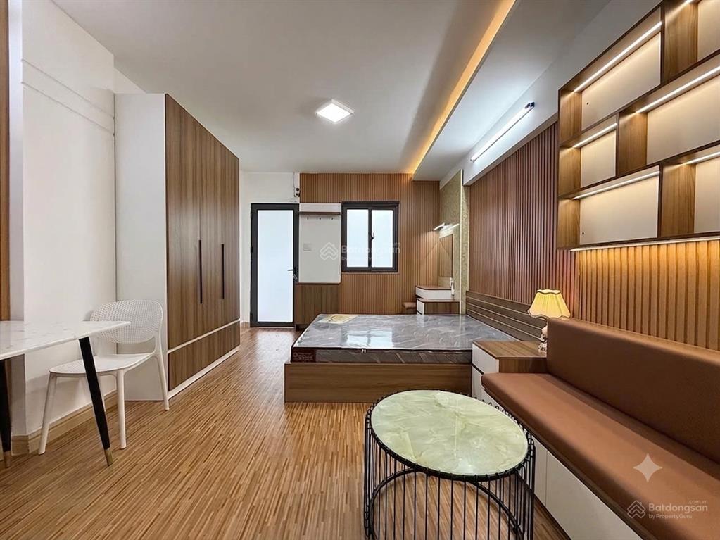 Cho thuê căn hộ tách bếp 40m² gần chợ bà chiểu, quận 1, phú nhuận, nhà mặt tiền, full gỗ, mới 100%
