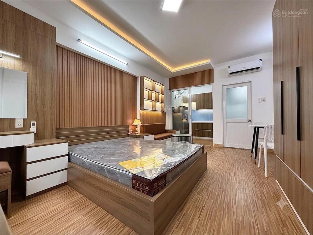 Cho thuê căn hộ tách bếp 40m² gần chợ bà chiểu, quận 1, phú nhuận, nhà mặt tiền, full gỗ, mới 100%
