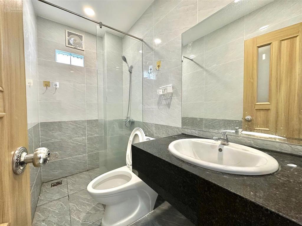 Cho thuê căn hộ giặt riêng ngay nguyễn công hoan, gần phan xích long, quận 1,3,10, nhà mới 100%