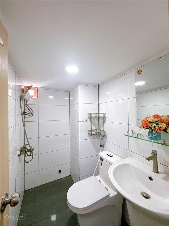 Phòng gác thoáng, máy giặt riêng, cửa sổ trời lớn tại phú nhuận, tiện đi tân bình, bình thạnh