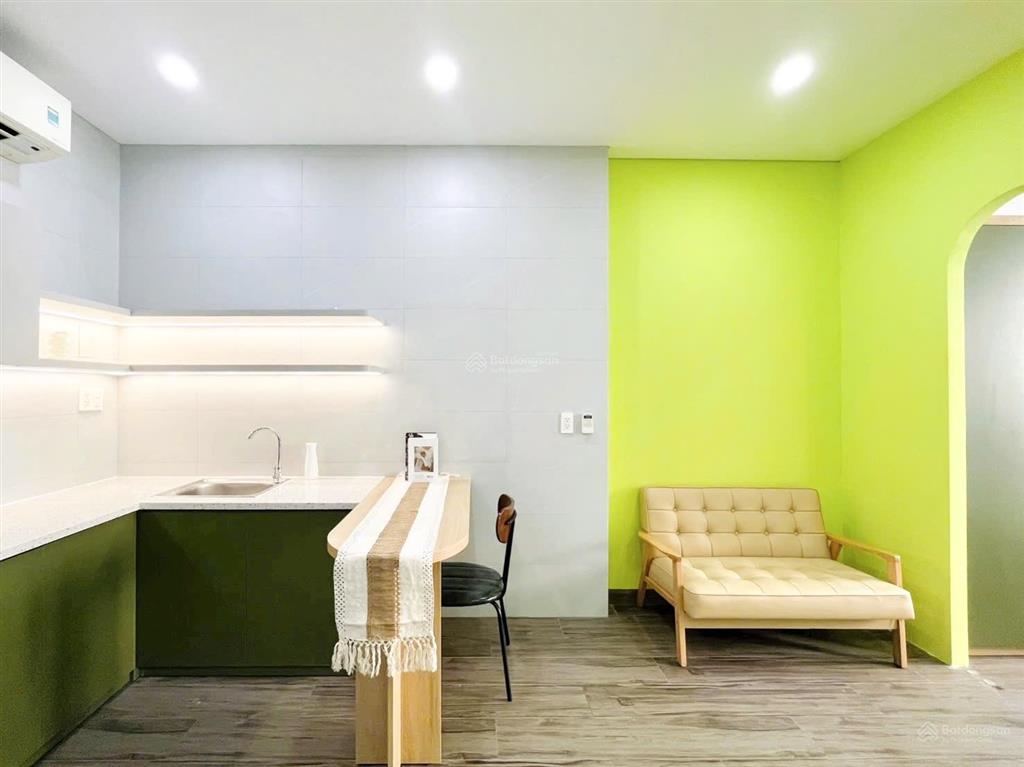 Cho thuê căn hộ 35m2 có ban công gần khu phan xích long  trường sa, quận 1, quận 3 full nội thất
