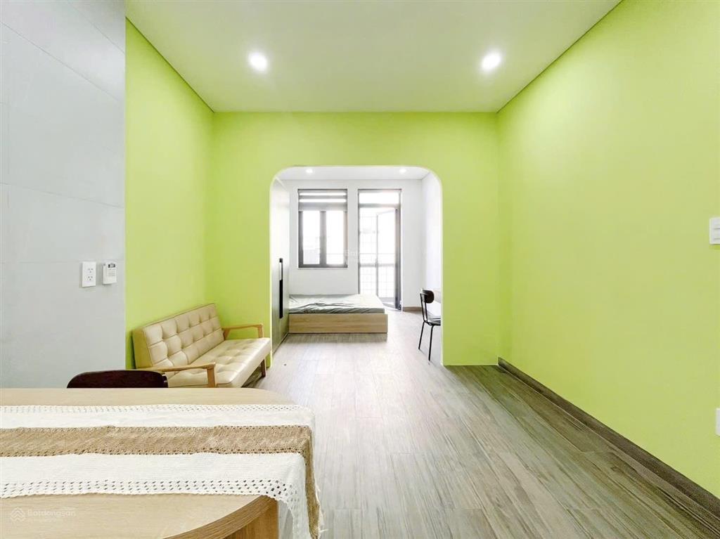 Cho thuê căn hộ 35m2 có ban công gần khu phan xích long  trường sa, quận 1, quận 3 full nội thất