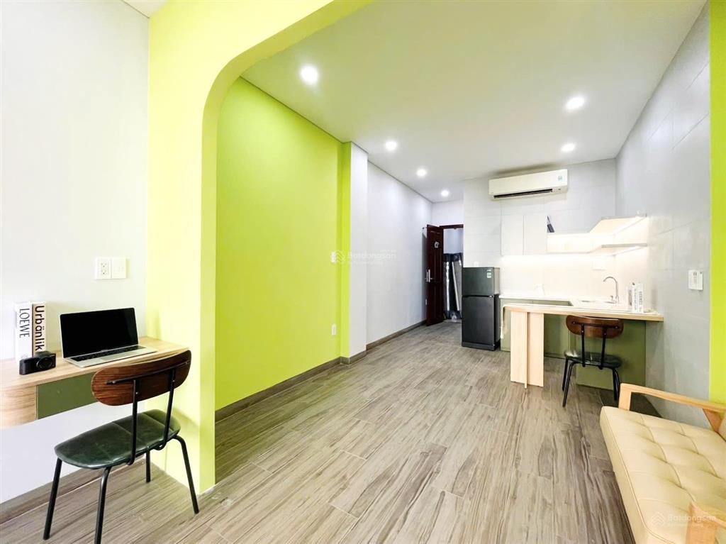 Cho thuê căn hộ 35m2 có ban công gần khu phan xích long  trường sa, quận 1, quận 3 full nội thất