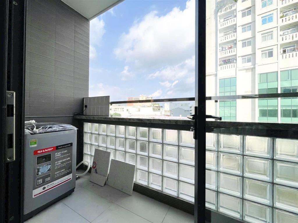 Cho thuê căn hộ 35m2 có ban công gần khu phan xích long  trường sa, quận 1, quận 3 full nội thất