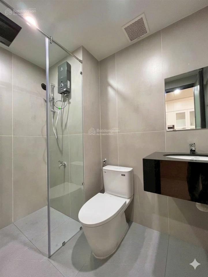 Căn hộ ban công, diện tích lớn, giặt riêng cho thuê tại phú nhuận, gần sân bay, quận 3, quận 1